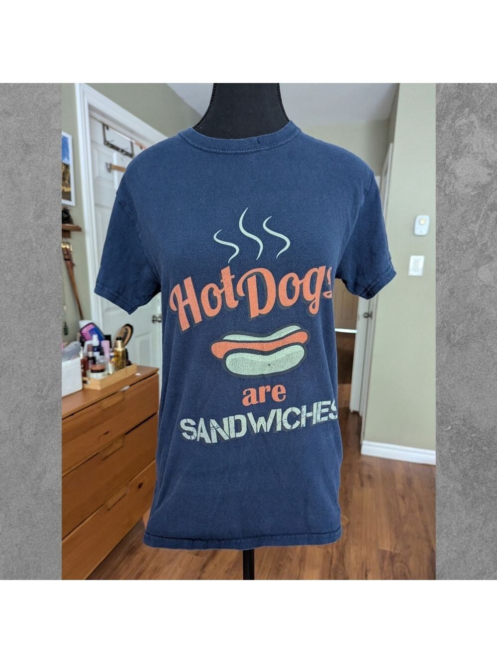 Hot Dogs are SANDWICHES Vintage Graphic Tee Navy Blue M